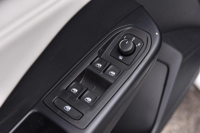 Volkswagen Taos Vehicle Image 08