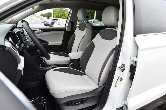 Volkswagen Taos Vehicle Image 20