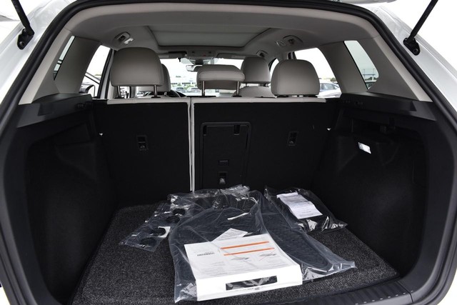 Volkswagen Taos Vehicle Image 26