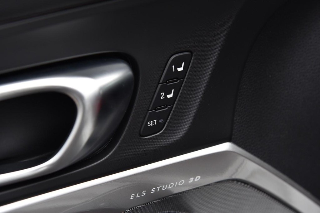 Acura Integra Vehicle Full-screen Gallery Image 9