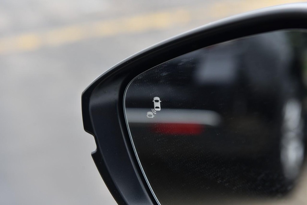 Acura Integra Vehicle Full-screen Gallery Image 10