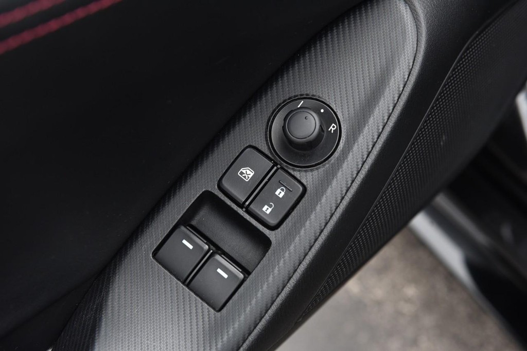 Mazda MX-5 Miata RF Vehicle Full-screen Gallery Image 9