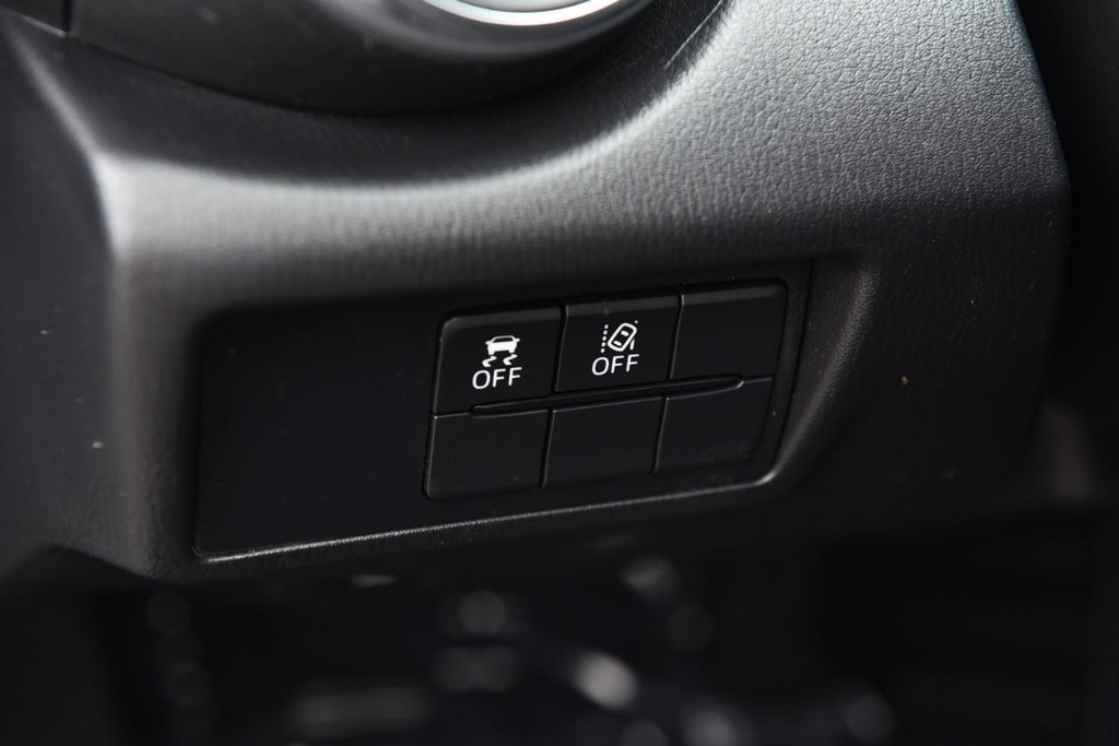 Mazda MX-5 Miata RF Vehicle Full-screen Gallery Image 10