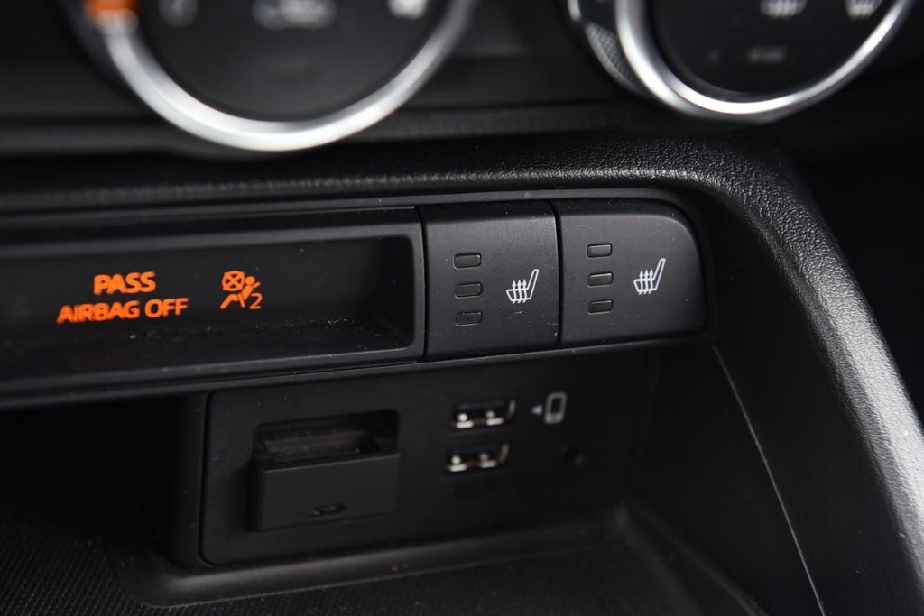 Mazda MX-5 Miata RF Vehicle Full-screen Gallery Image 15