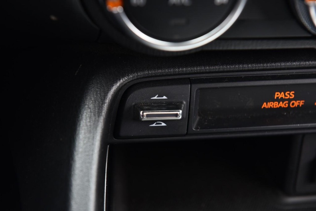 Mazda MX-5 Miata RF Vehicle Full-screen Gallery Image 16