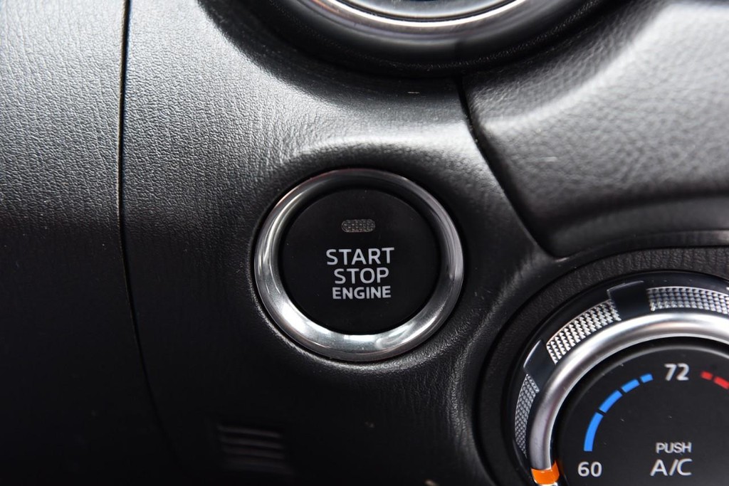 Mazda MX-5 Miata RF Vehicle Full-screen Gallery Image 17