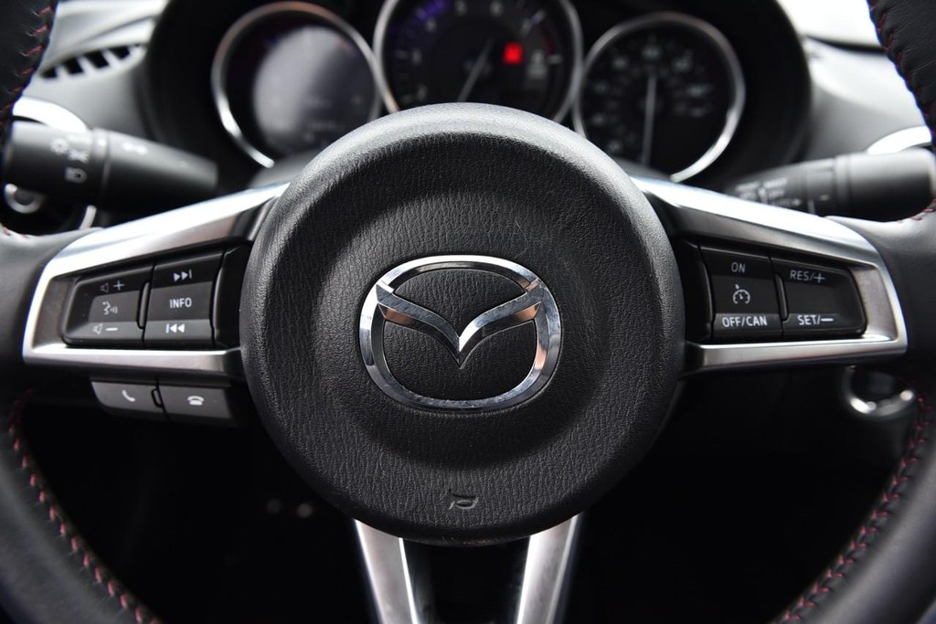Mazda MX-5 Miata RF Vehicle Full-screen Gallery Image 19