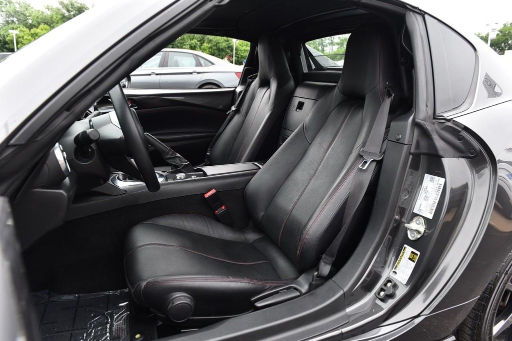 Mazda MX-5 Miata RF Vehicle Full-screen Gallery Image 20