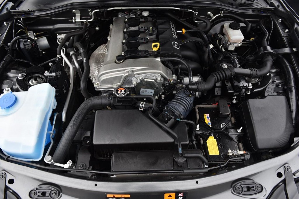 Mazda MX-5 Miata RF Vehicle Full-screen Gallery Image 23