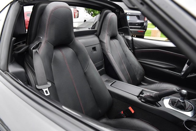 Mazda MX-5 Miata RF Vehicle Image 25