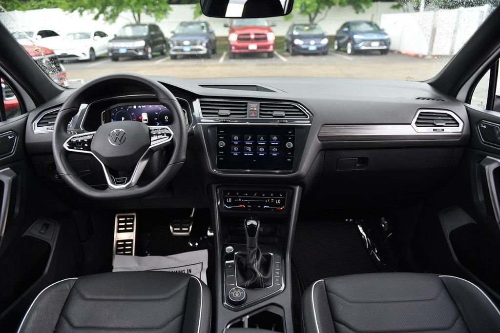 Volkswagen Tiguan Vehicle Full-screen Gallery Image 7