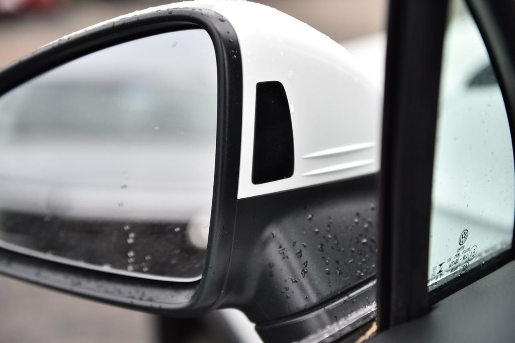 Volkswagen Tiguan Vehicle Full-screen Gallery Image 10