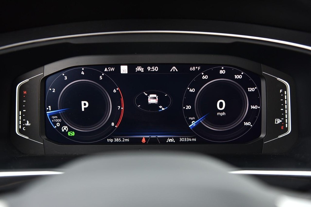 Volkswagen Tiguan Vehicle Full-screen Gallery Image 12