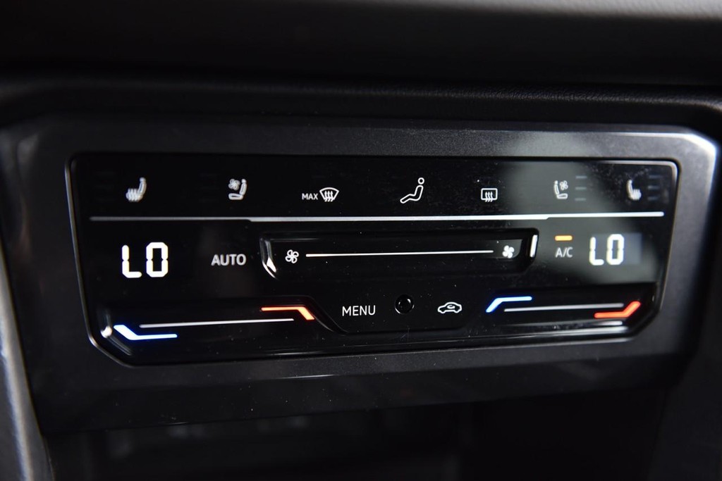 Volkswagen Tiguan Vehicle Full-screen Gallery Image 15