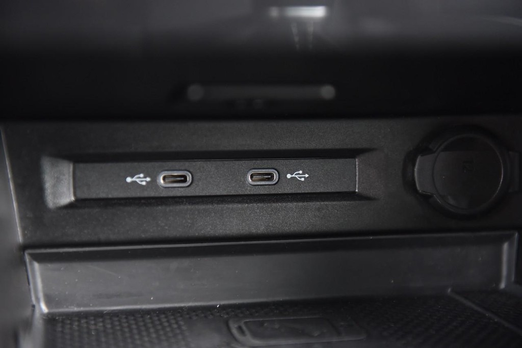 Volkswagen Tiguan Vehicle Full-screen Gallery Image 16
