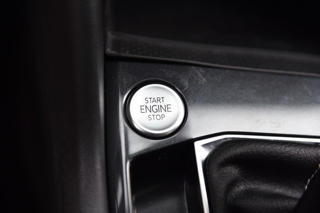 Volkswagen Tiguan Vehicle Full-screen Gallery Image 17