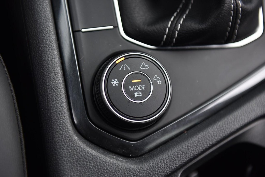 Volkswagen Tiguan Vehicle Full-screen Gallery Image 18
