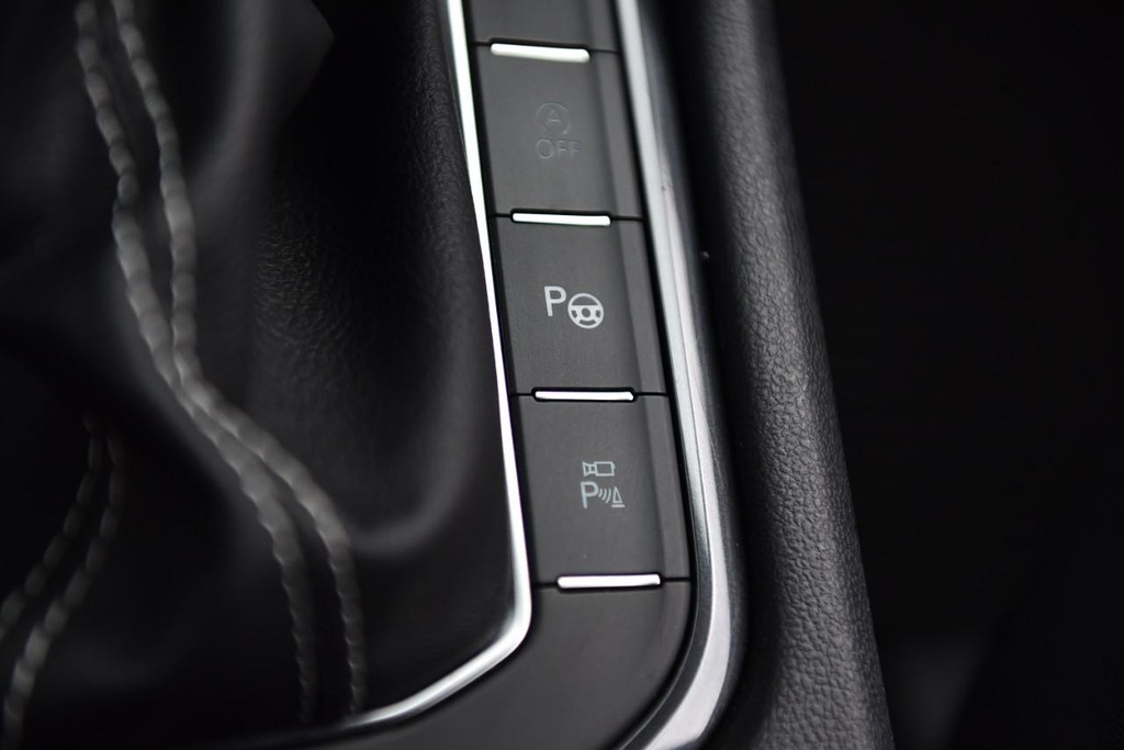 Volkswagen Tiguan Vehicle Full-screen Gallery Image 19