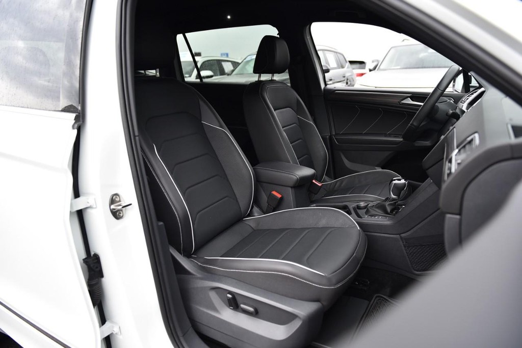 Volkswagen Tiguan Vehicle Full-screen Gallery Image 22