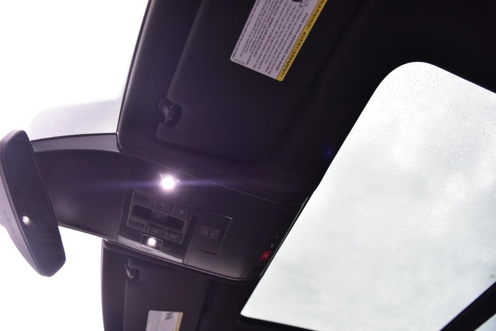 Volkswagen Tiguan Vehicle Full-screen Gallery Image 23