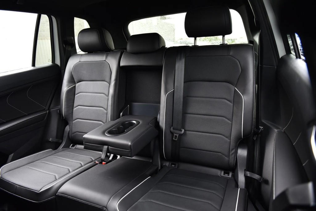 Volkswagen Tiguan Vehicle Full-screen Gallery Image 24
