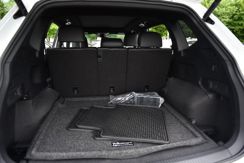 Volkswagen Tiguan Vehicle Full-screen Gallery Image 27
