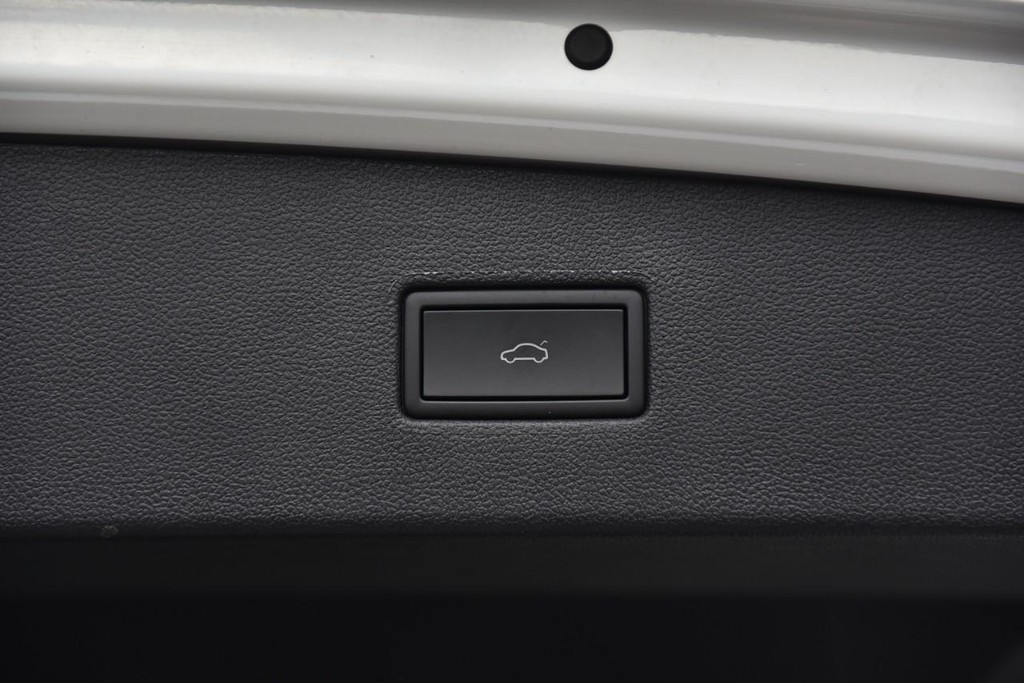 Volkswagen Tiguan Vehicle Full-screen Gallery Image 28