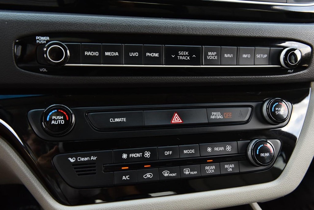 Kia Sedona Vehicle Full-screen Gallery Image 17