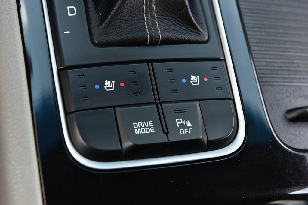 Kia Sedona Vehicle Full-screen Gallery Image 19
