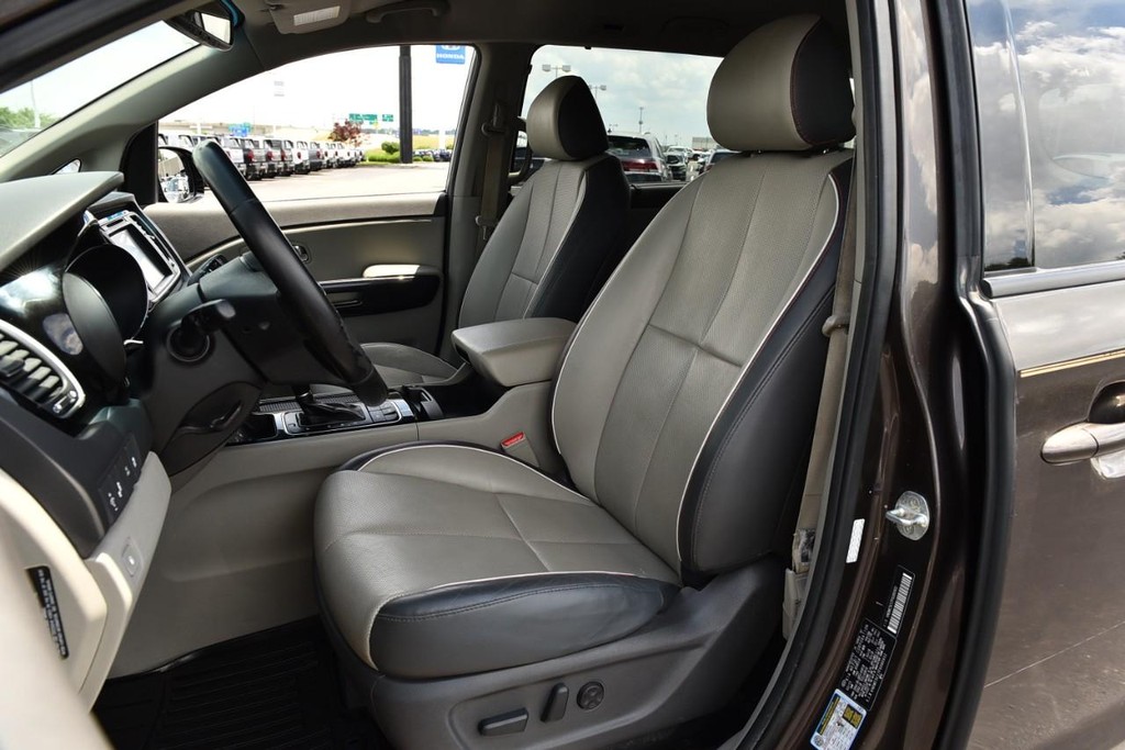 Kia Sedona Vehicle Full-screen Gallery Image 21
