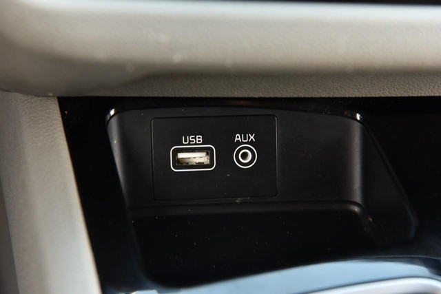 Kia Sedona Vehicle Image 18