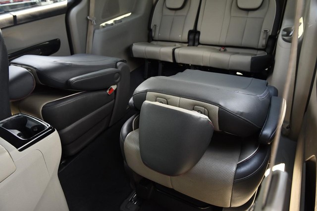 Kia Sedona Vehicle Image 23