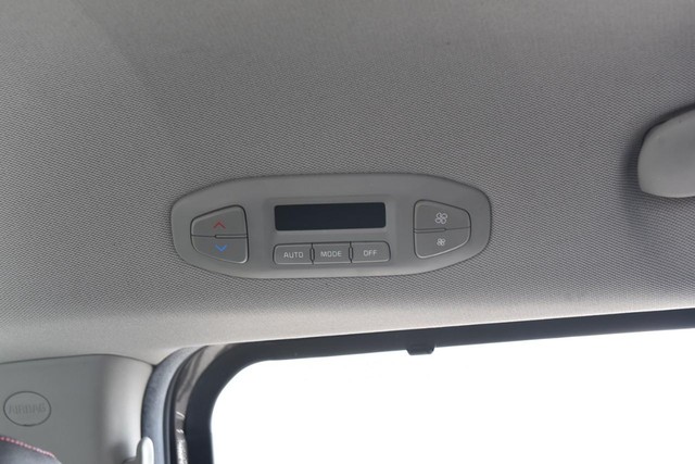 Kia Sedona Vehicle Image 24