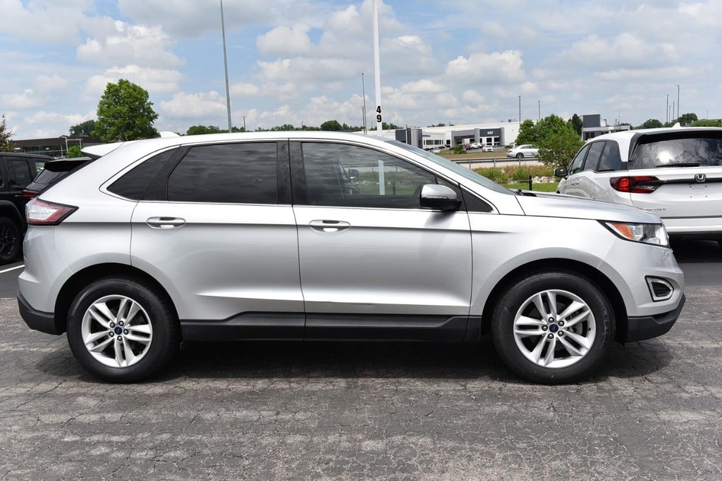 Ford Edge Vehicle Full-screen Gallery Image 05