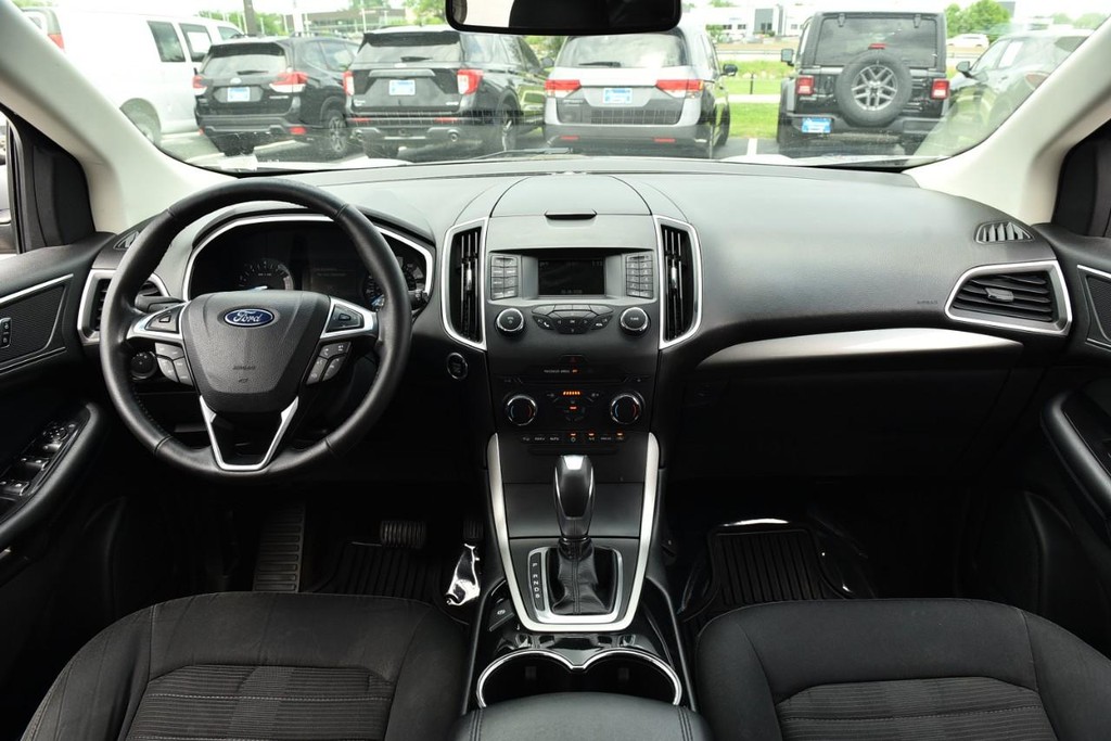 Ford Edge Vehicle Full-screen Gallery Image 07