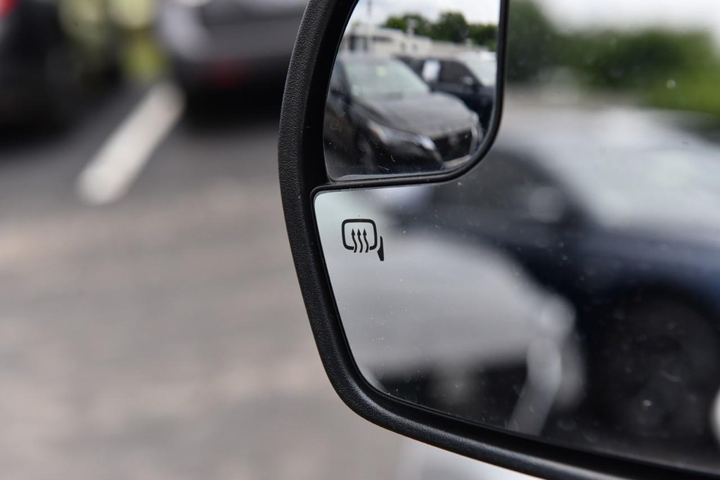 Ford Edge Vehicle Full-screen Gallery Image 09