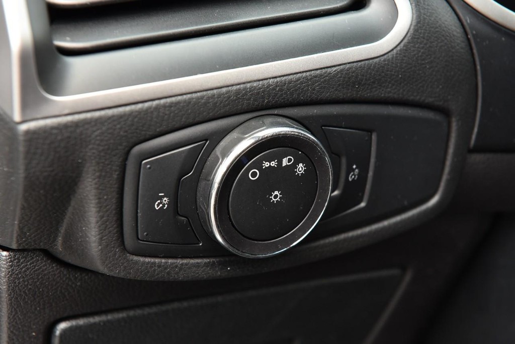 Ford Edge Vehicle Full-screen Gallery Image 10