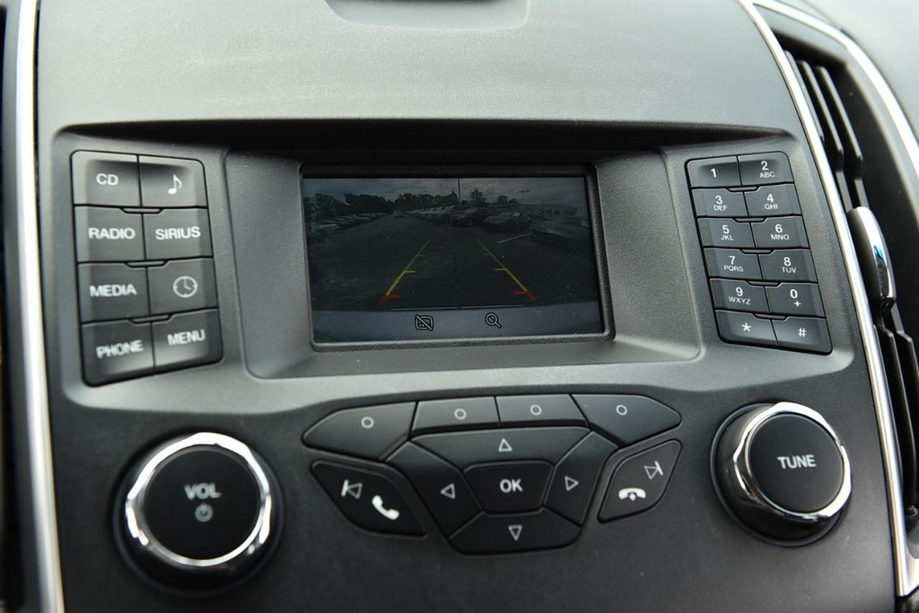 Ford Edge Vehicle Full-screen Gallery Image 12