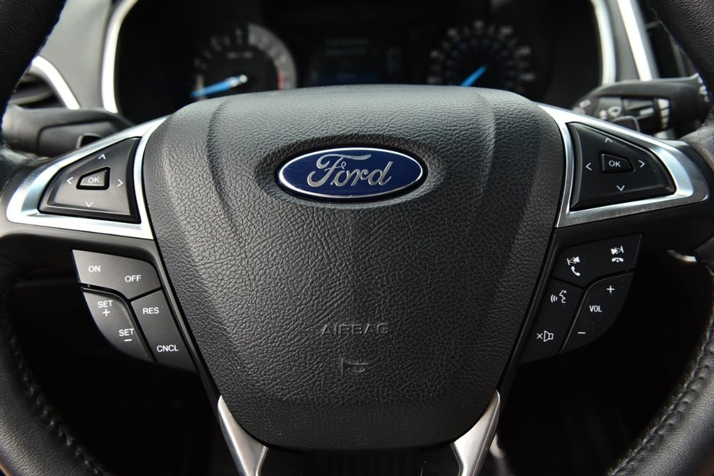 Ford Edge Vehicle Full-screen Gallery Image 17