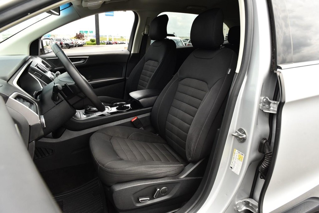 Ford Edge Vehicle Full-screen Gallery Image 18