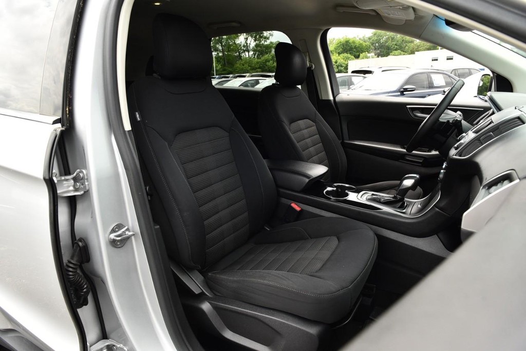 Ford Edge Vehicle Full-screen Gallery Image 19