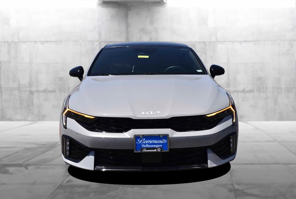 Kia K5 Vehicle Full-screen Gallery Image 4