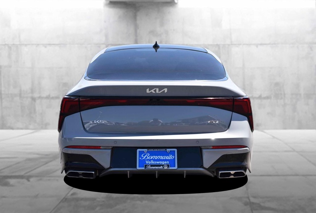 Kia K5 Vehicle Full-screen Gallery Image 6