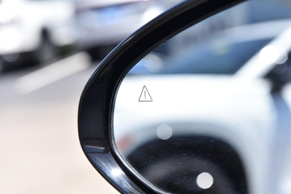 Kia K5 Vehicle Full-screen Gallery Image 11