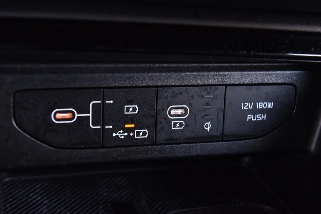 Kia K5 Vehicle Full-screen Gallery Image 19