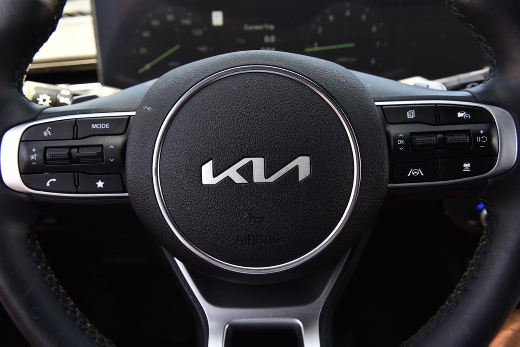 Kia K5 Vehicle Full-screen Gallery Image 23