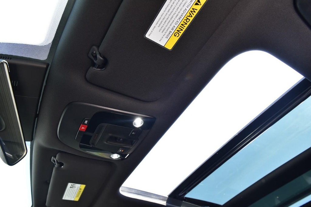 Kia K5 Vehicle Full-screen Gallery Image 26