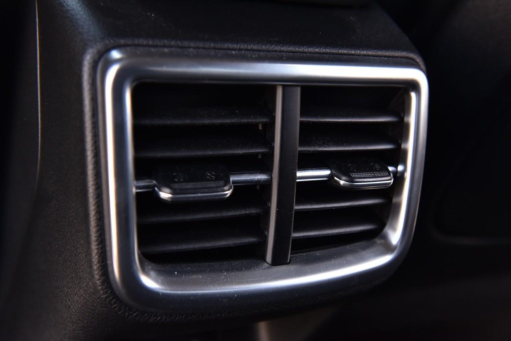 Kia K5 Vehicle Full-screen Gallery Image 28