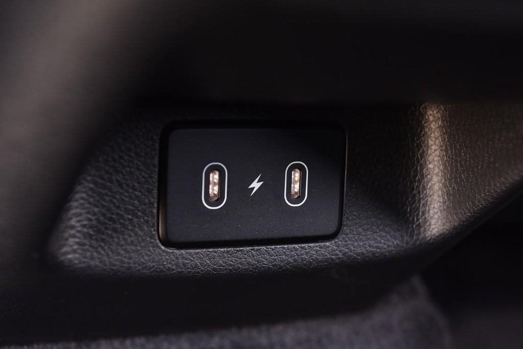 Kia K5 Vehicle Full-screen Gallery Image 29