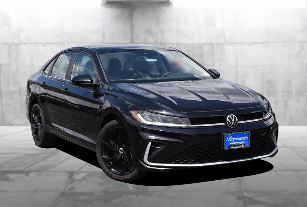 Volkswagen Jetta Vehicle Full-screen Gallery Image 2